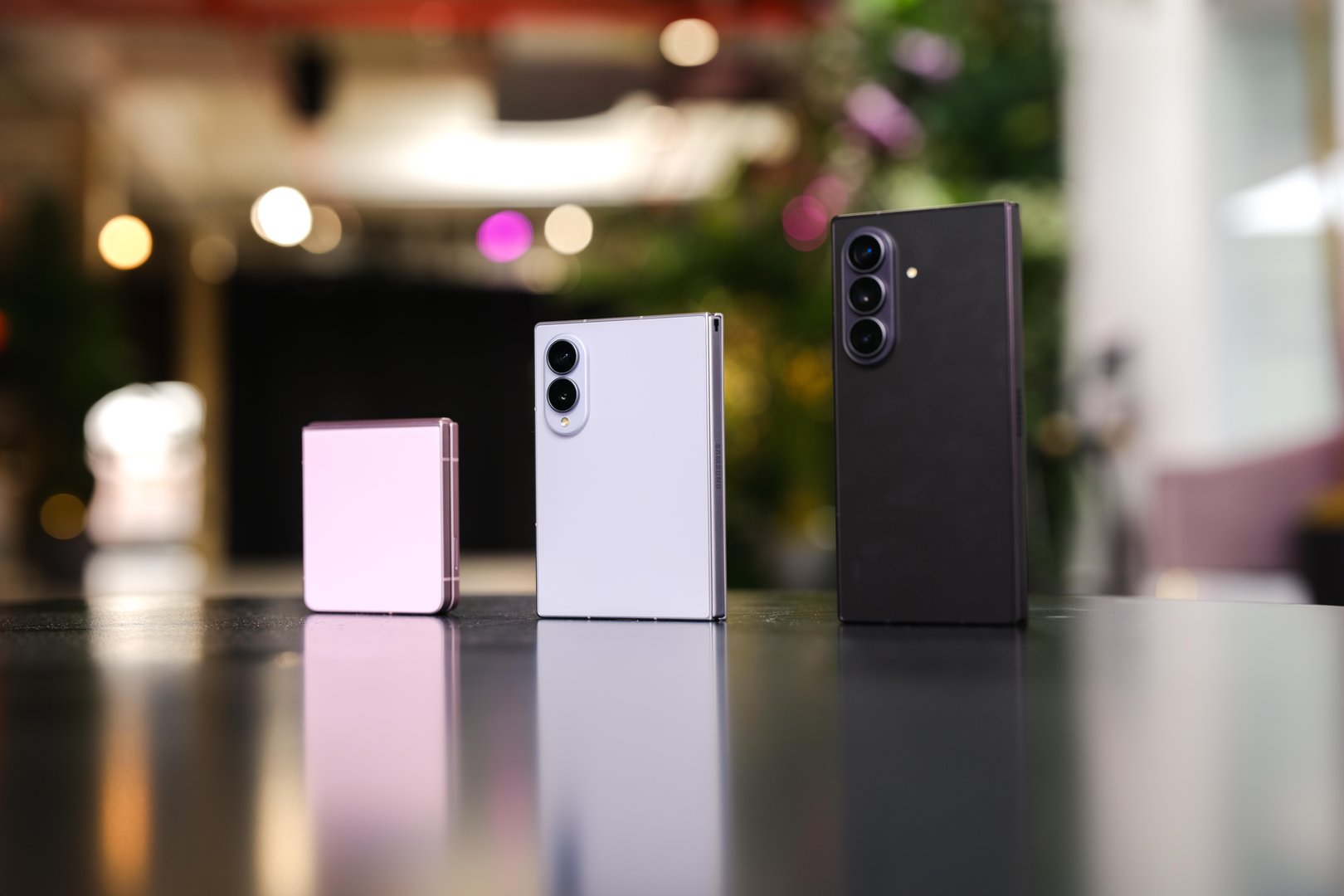 Ba thiết bị Samsung Galaxy Z Fold 8, Z Flip 8 và Z Fold 8 Ultra đặt cạnh nhau