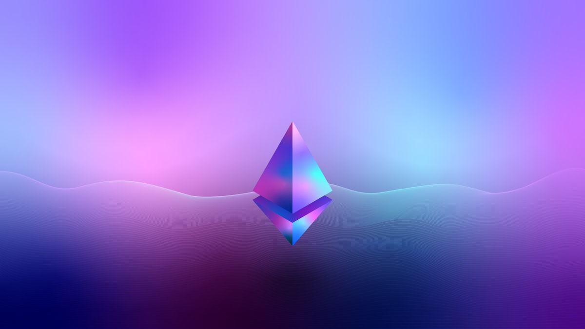Mạng lưới blockchain phát sáng tượng trưng cho hệ thống giao dịch phi tập trung