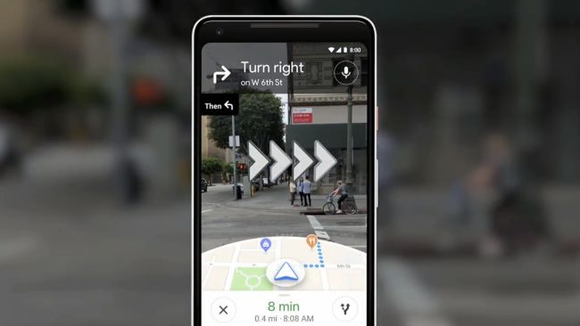 Tính năng Live View AR của Google Maps hiển thị mũi tên chỉ đường trên camera điện thoại