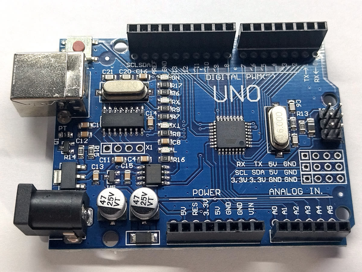 Board Arduino Uno phổ biến cho TinyML và các dự án vi điều khiển