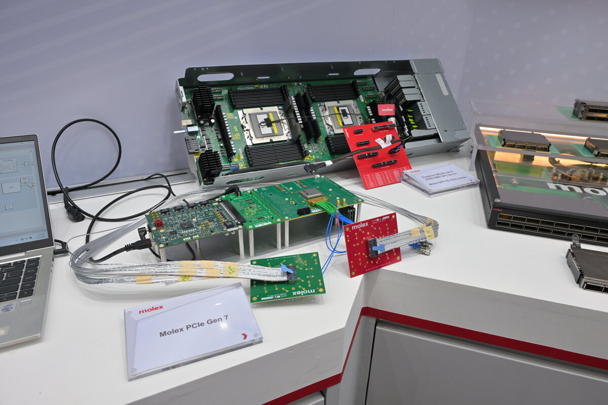 PCIe 7.0 connector demonstration board