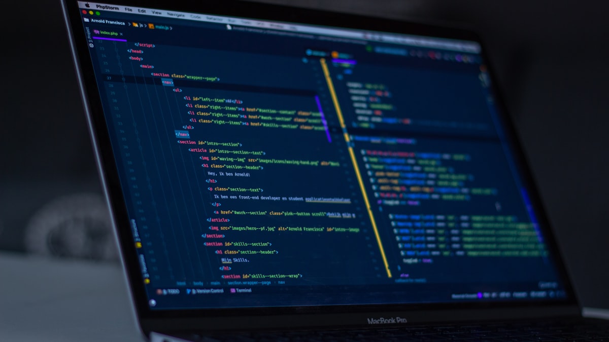 Giao diện code editor hiển thị cách tạo Zustand store với hàm create và hook useCounterStore trong React