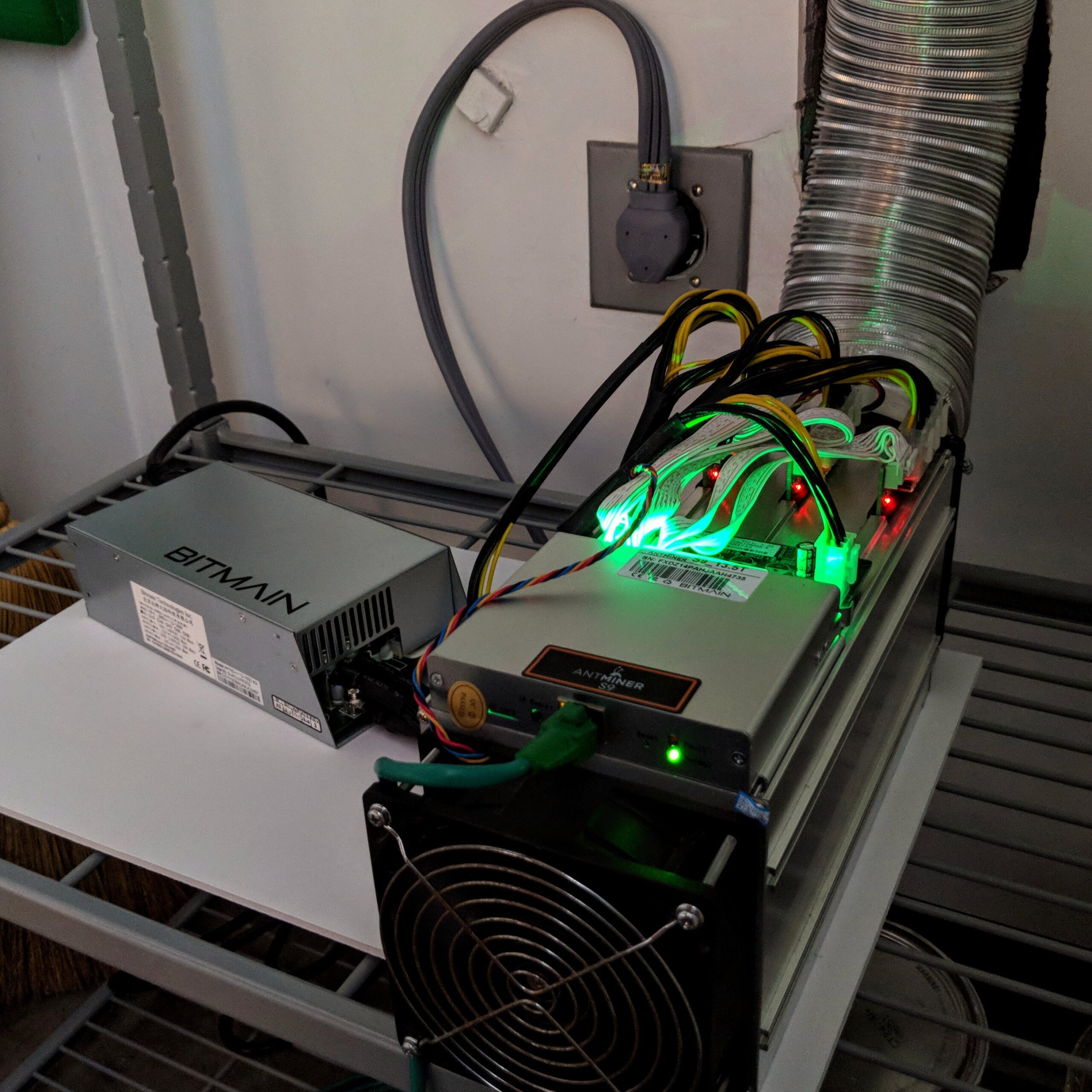 Bitmain Antminer ASIC miner thiết bị khai thác Bitcoin chuyên dụng
