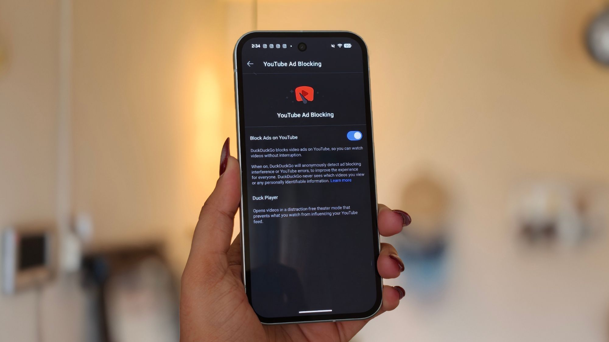 Màn hình điện thoại hiển thị phần cài đặt YouTube Ad Blocking trên DuckDuckGo Browser với toggle Block Ads on YouTube đang bật