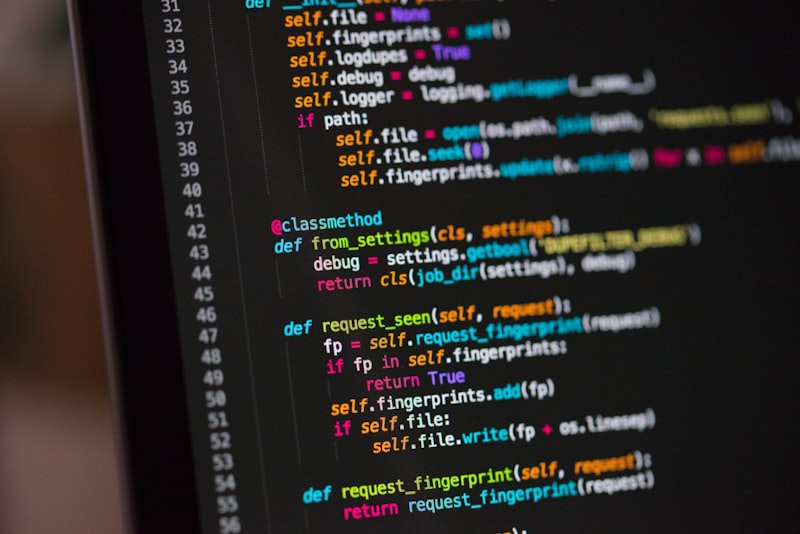 sơ đồ so sánh kiến trúc React SPA vs HTMX Hypermedia-Driven Application