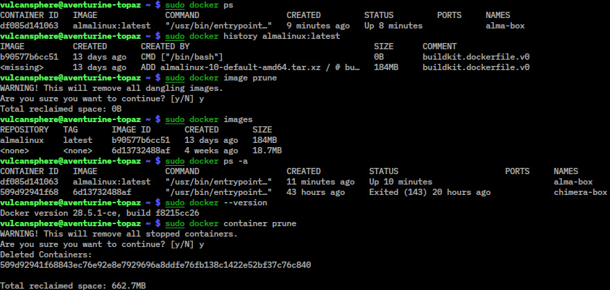 Terminal chạy lệnh docker compose up, liệt kê container khởi động