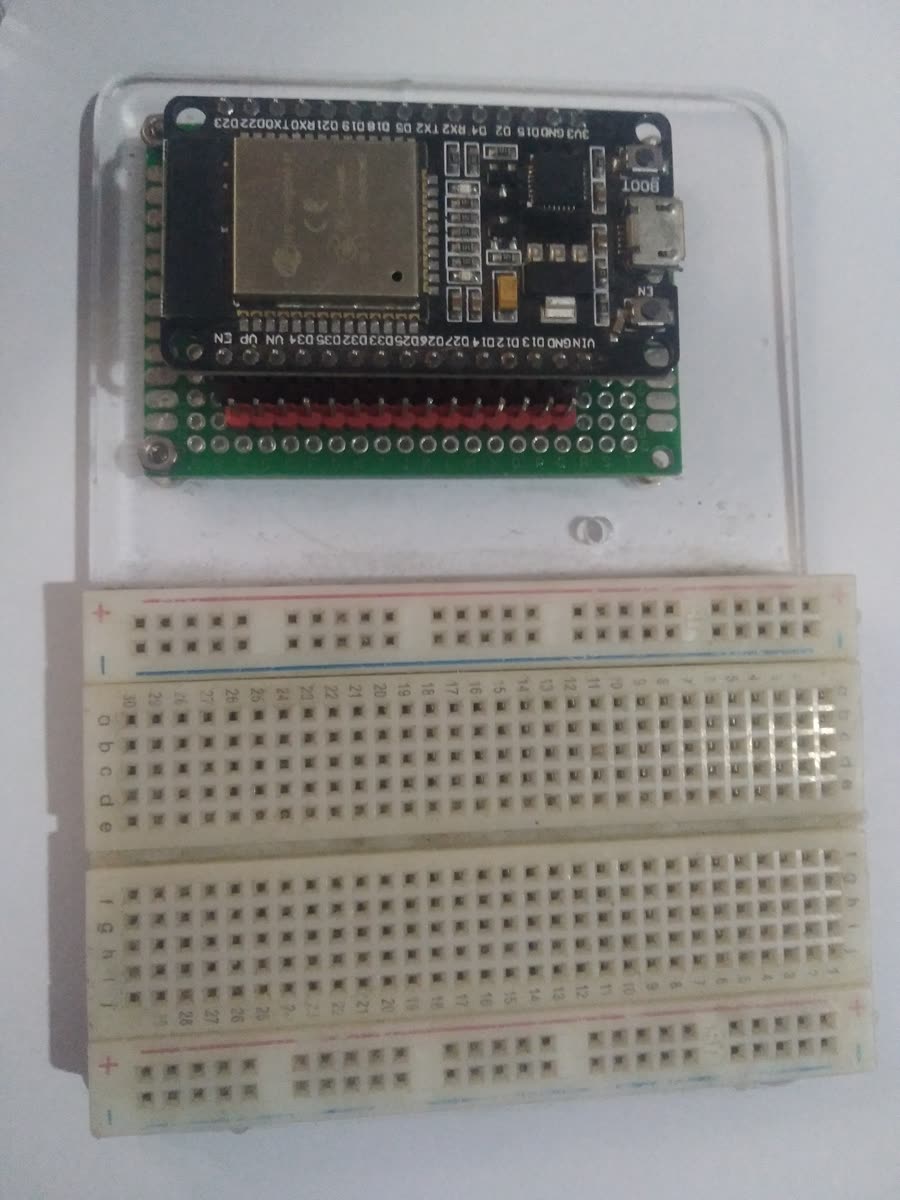 Board phát triển ESP32 dùng để chạy mô hình TinyML