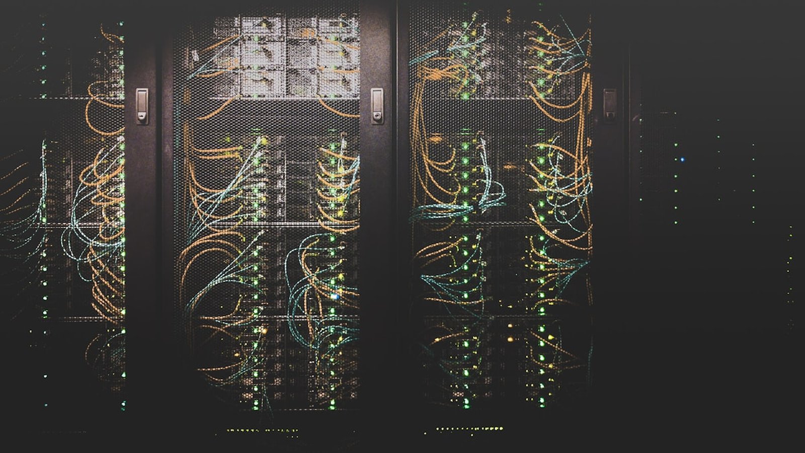 Trung tâm dữ liệu hiện đại với hàng dãy server rack cho hạ tầng AI