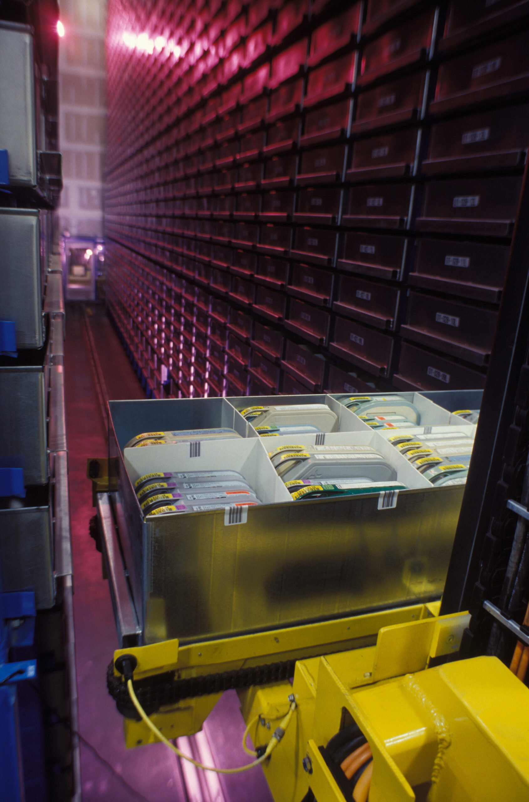 Hệ thống robot tự động trong kho Warehouse Automation