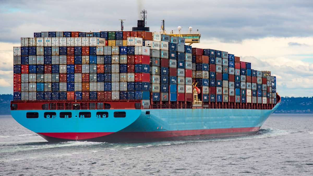Podman vs Docker container architecture comparison