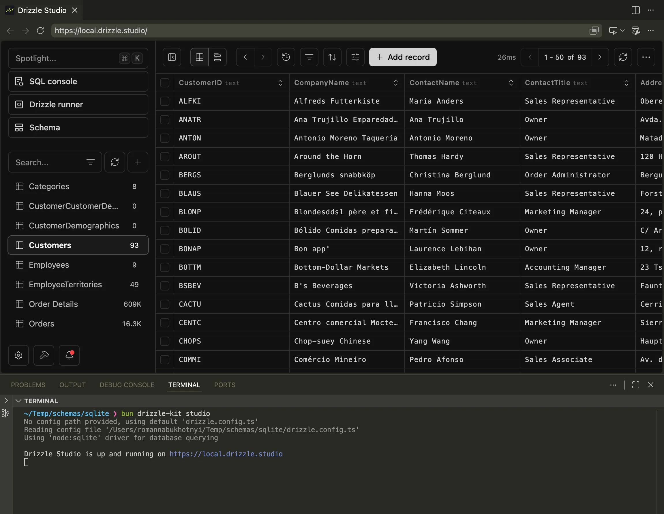 Screenshot Drizzle Studio đang chạy locally, hiển thị database browser UI với bảng Customers, Orders