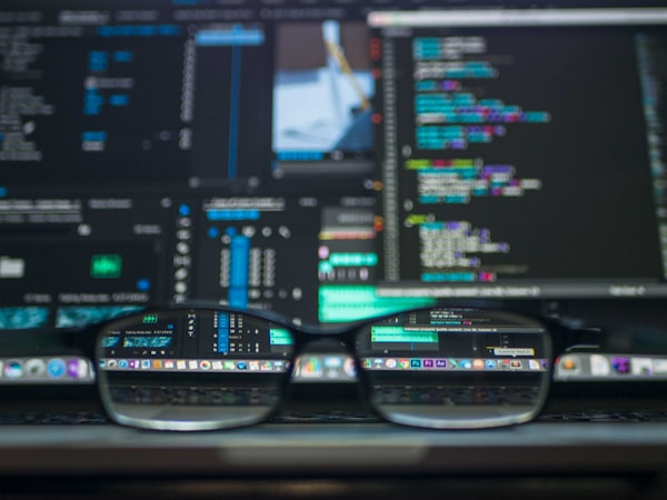 Hệ thống server lưu trữ database và search engine cho ứng dụng web hiện đại