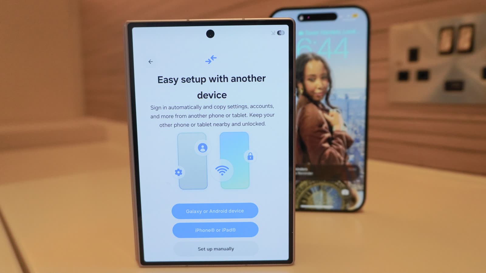 Màn hình thiết lập điện thoại Android mới với tùy chọn chuyển dữ liệu từ thiết bị cũ