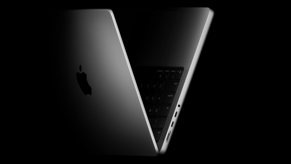 MacBook Pro 14 inch với chip Apple M5 trên nền tối