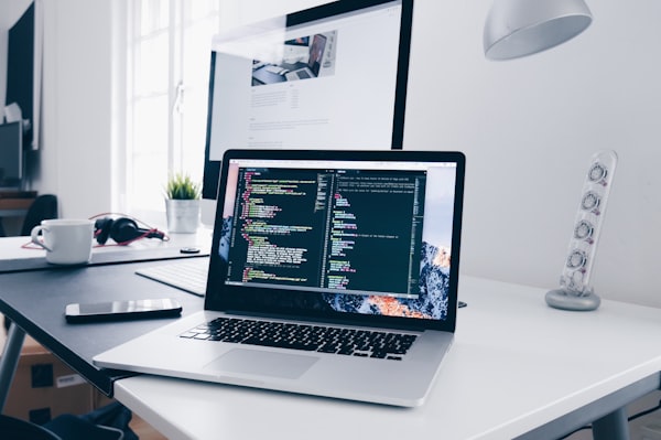 Zed editor hiển thị AI assistant panel gợi ý code inline với syntax highlight