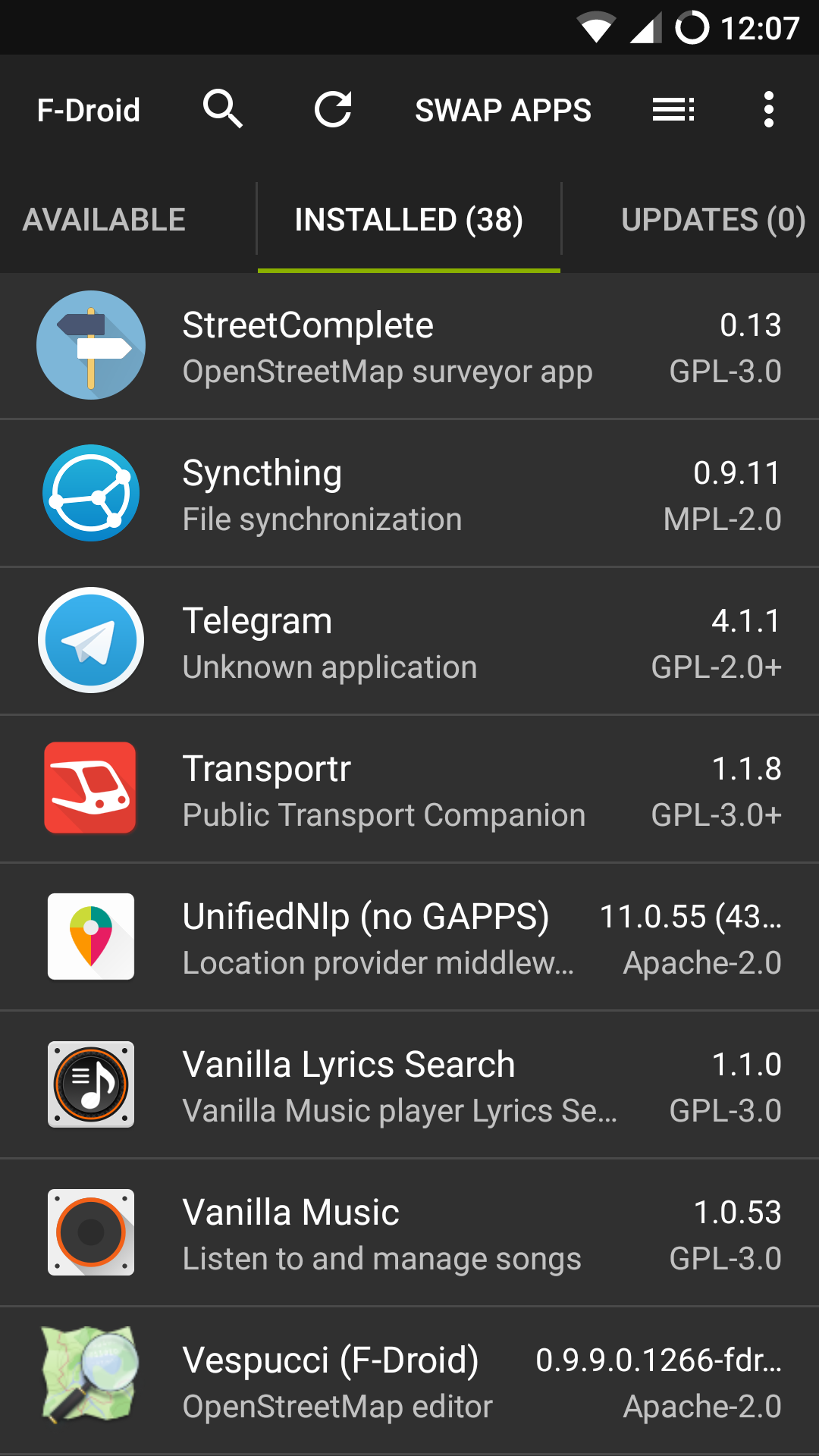 Giao diện F-Droid dark theme hiển thị tab Installed với danh sách ứng dụng đã cài