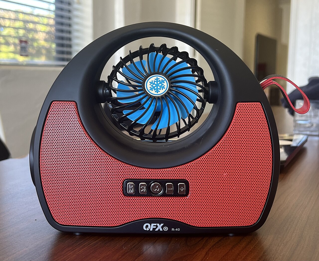 Loa Bluetooth QFX R-40 kết hợp quạt làm mát, ví dụ thiết bị IoT kết nối không dây