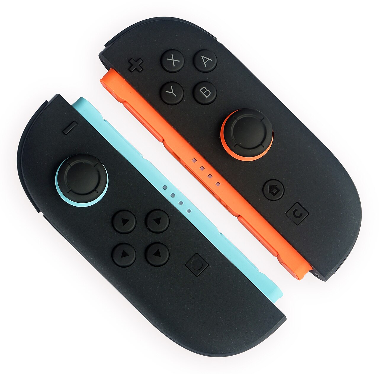 Cặp Joy-Con 2 màu xanh dương và cam nằm trên nền trắng