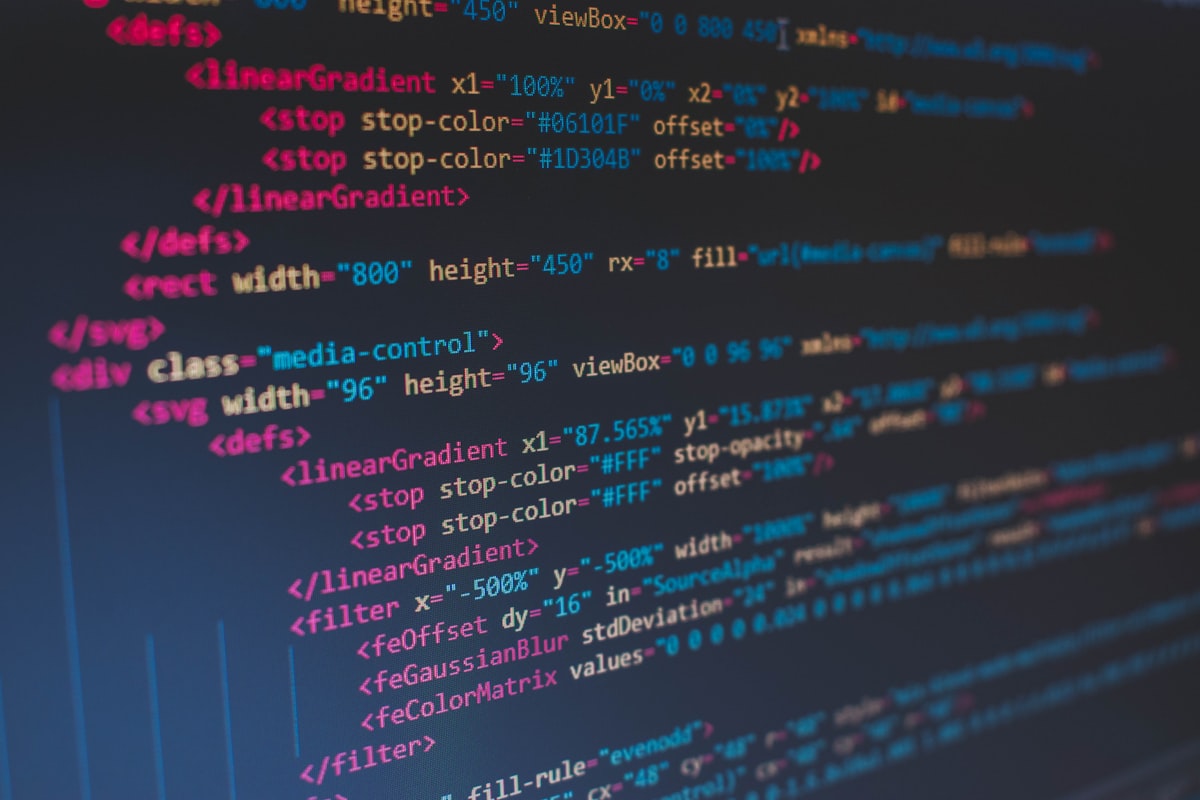 Biểu đồ so sánh hiệu suất biên dịch TypeScript 5.4 vs 5.5