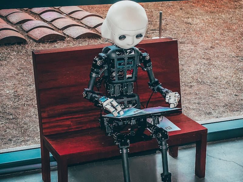 Screenshot bảng giá API OpenAI vs Anthropic vs DeepSeek vs Qwen (tháng 8/2026), thể hiện xu hướng giảm giá mạnh mẽ