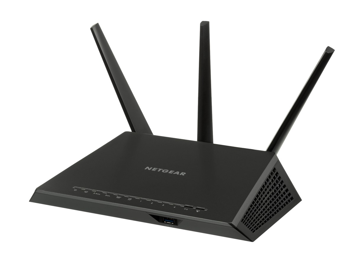 Router Wi-Fi 8 Netgear Nighthawk AC1900 với cột ăng-ten hiển thị băng tần 6GHz