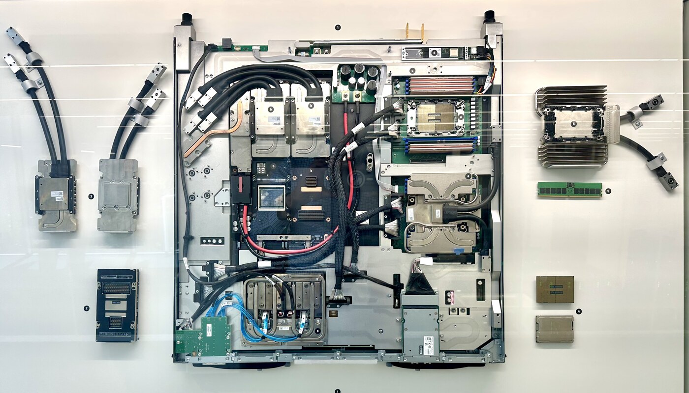 Dàn GPU blade dùng làm mát glycol cho quá trình suy luận LLM