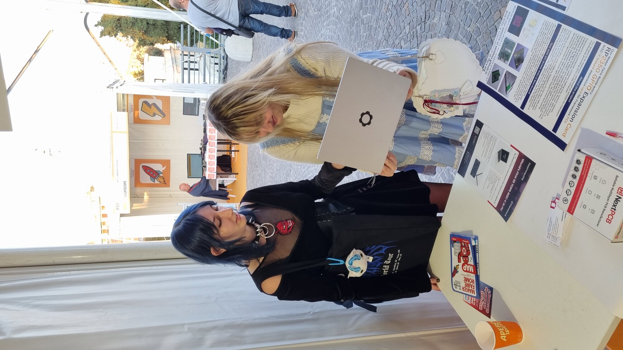 Framework Laptop expansion card system demo: 2 girls testing expansion card on Framework Laptop 13