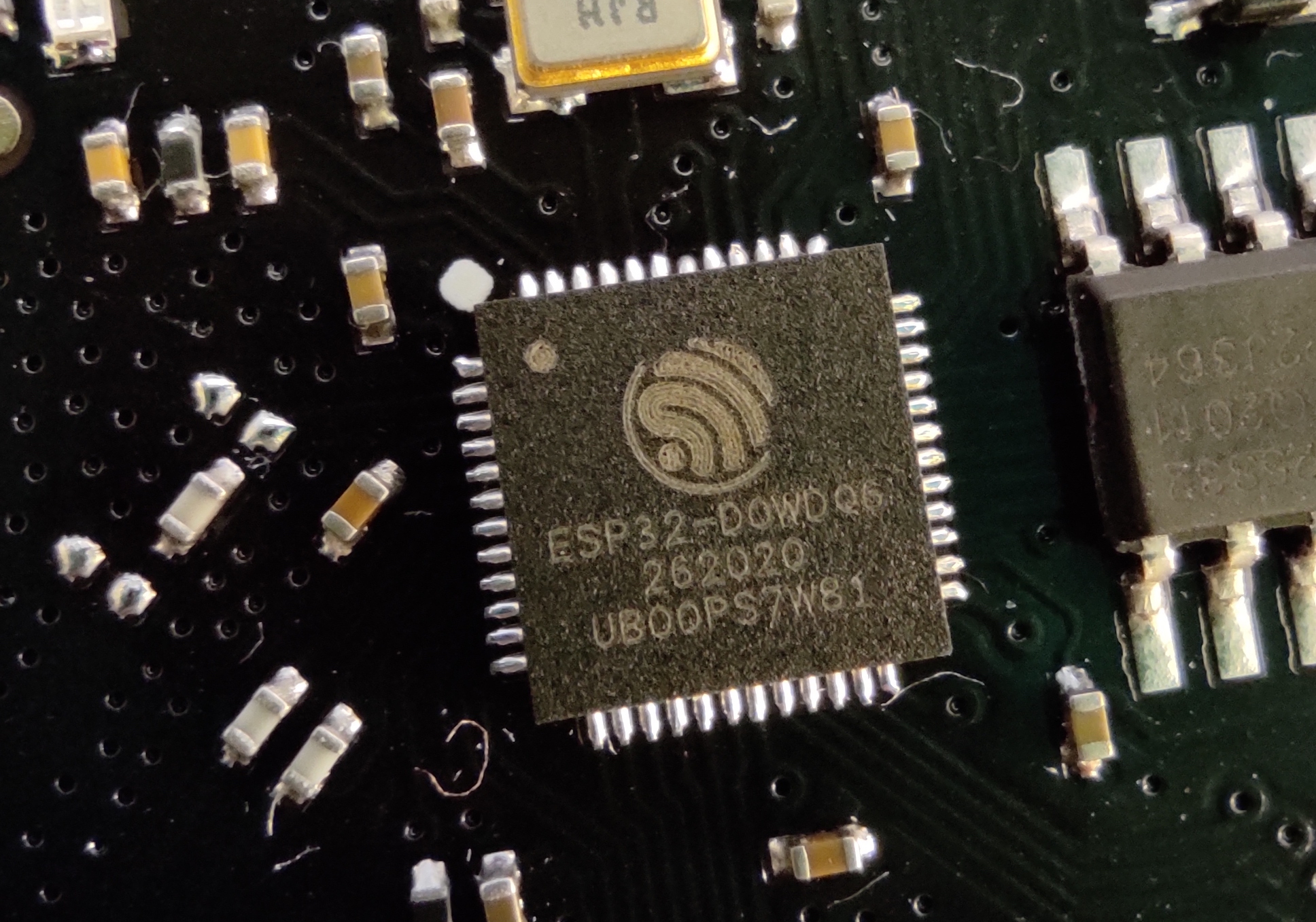 Chip ESP32-D0WDQ6 vi điều khiển hai lõi hỗ trợ WiFi Bluetooth