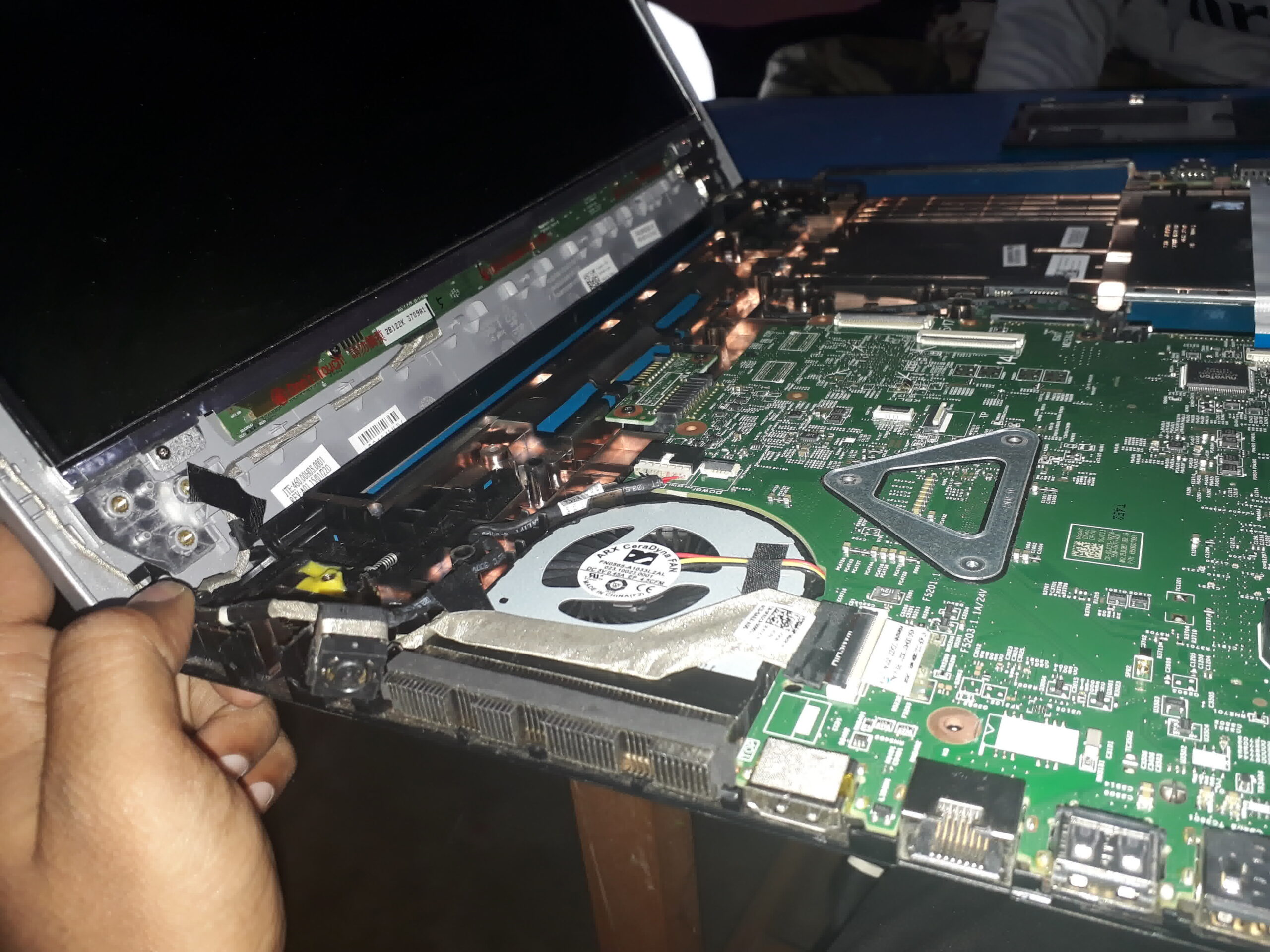 Cổng Thunderbolt 5 trên laptop