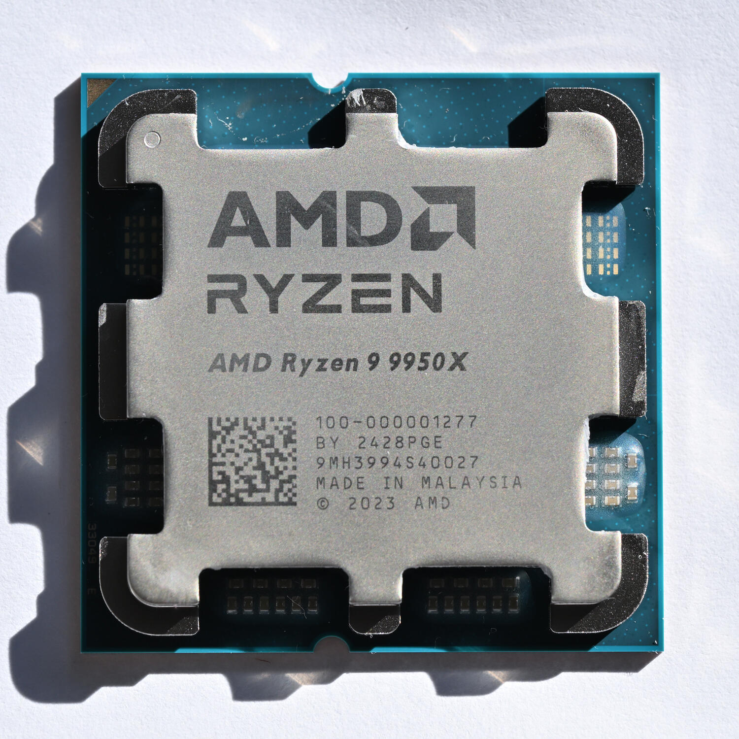 Bộ vi xử lý AMD Ryzen AI 300 với kiến trúc Zen 5 và NPU