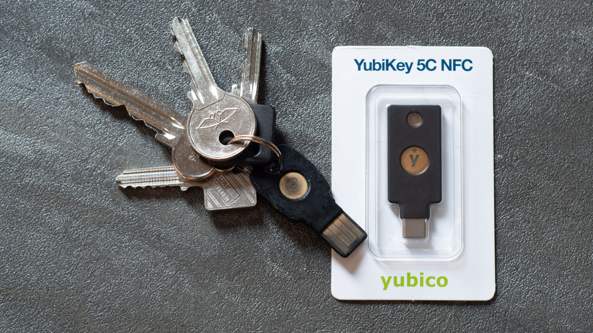 YubiKey 5: Xác Thực Phần Cứng Không Cần Pin hay Cáp