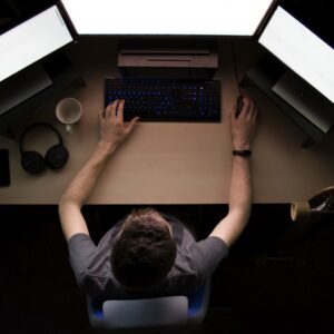Màn hình hiển thị code editor cho eBPF development