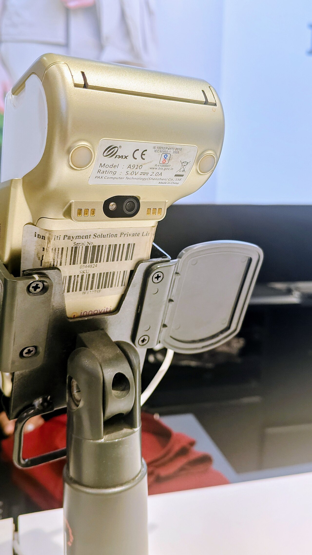 Cổng đọc thẻ NFC contactless trên máy POS thanh toán tại cửa hàng