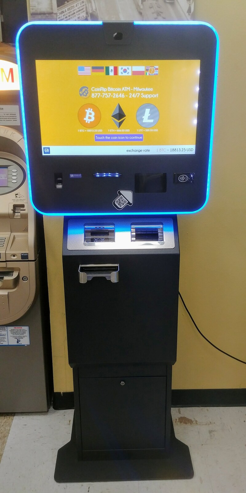 Máy ATM tiền mã hóa CoinFlip tại Peoria, Illinois với màn hình cảm ứng và khe nhận tiền mặt